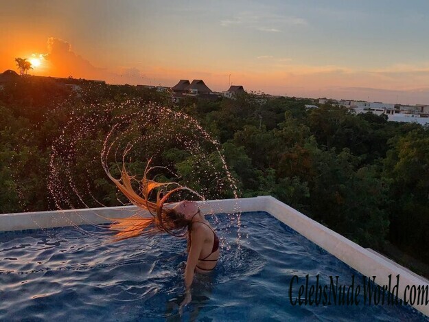 Naomi Broady Bikini 147355