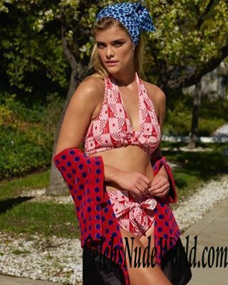 Nina Agdal Shows Her Body On A Beach 147458