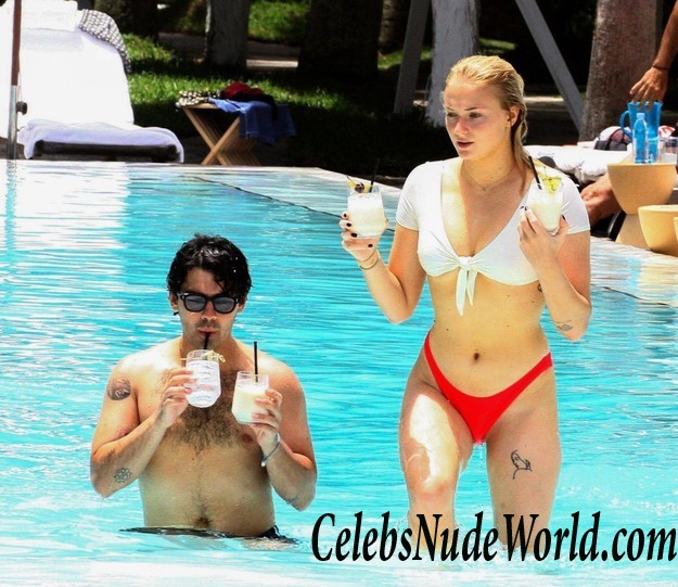 Sophie Turner Underboob At A Pool In Miami 14749