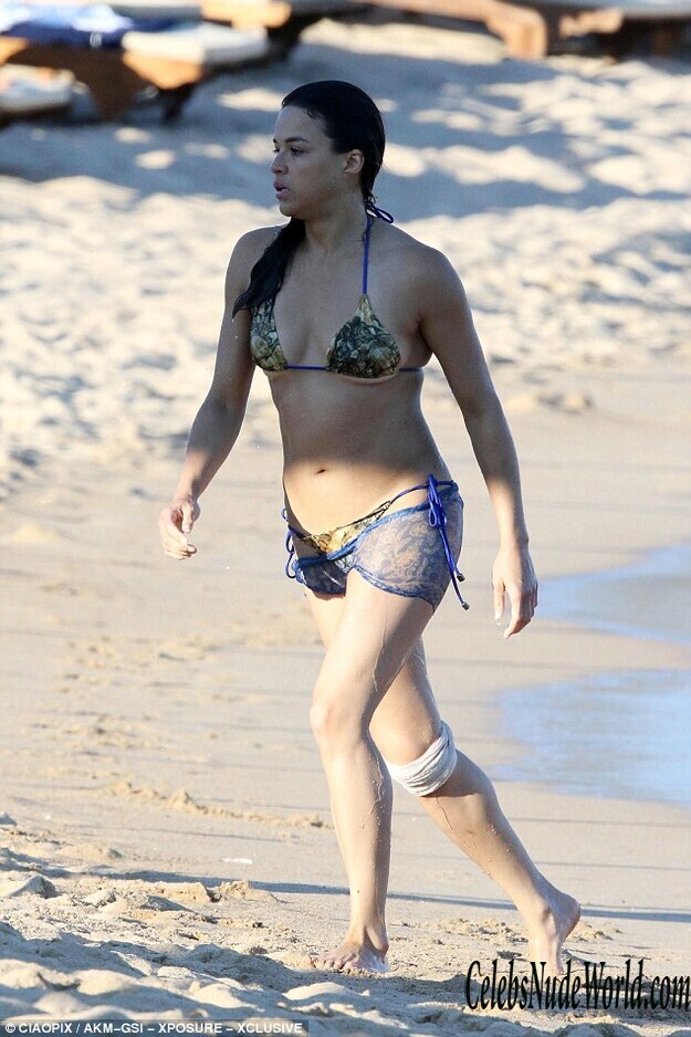 Bikini pics of Michelle Rodriguez 147817