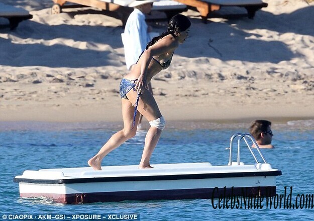 Bikini pics of Michelle Rodriguez 147820
