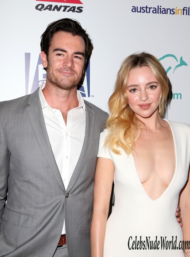 Natasha Bassett Cleavage Photos 147869