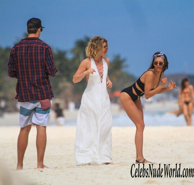 Nina Dobrev Sexy 147908