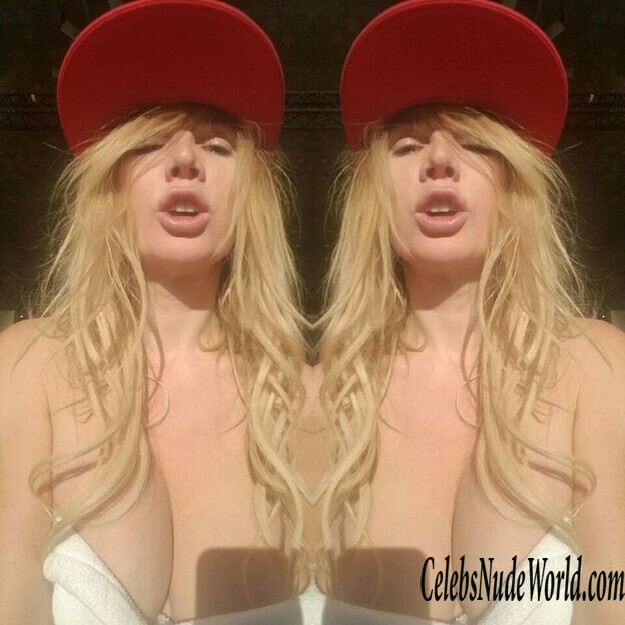 Topless Photos of Nadeea Volianova 148103