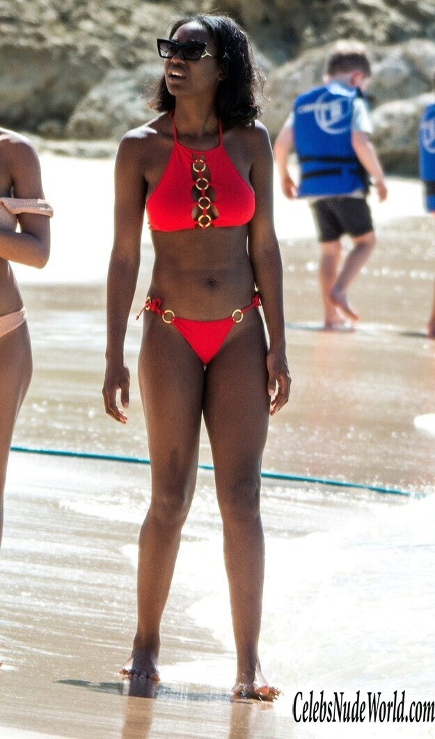 Mouna Traore Bikini 148163