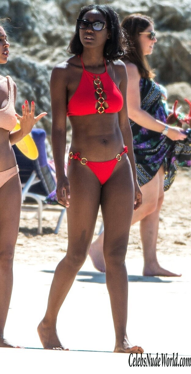 Mouna Traore Bikini 148168