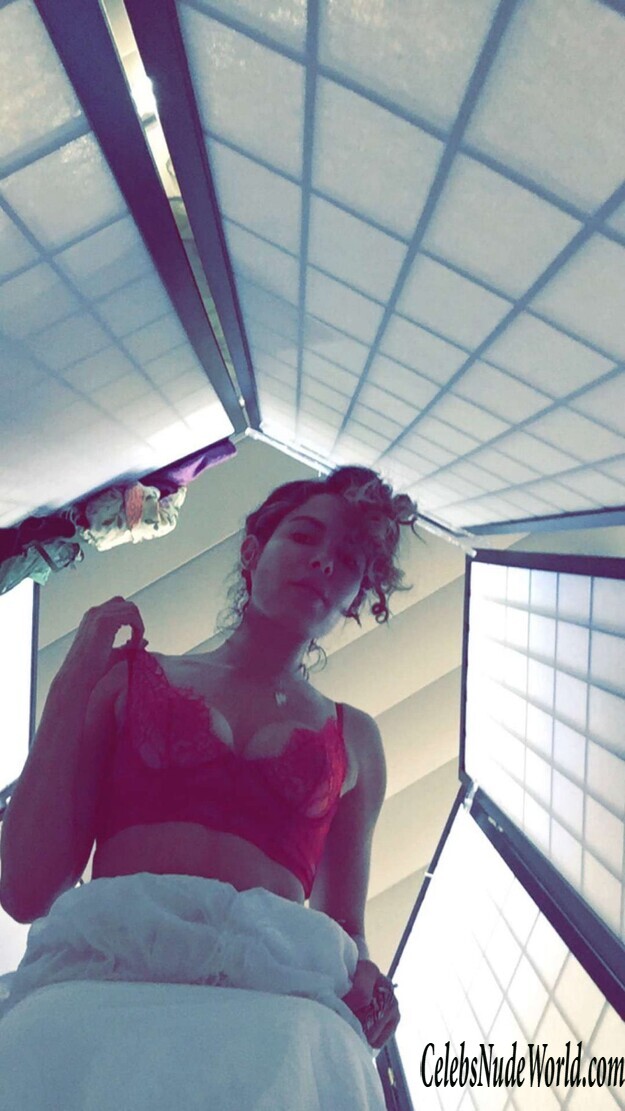 Nadine Velazquez Nude 148626