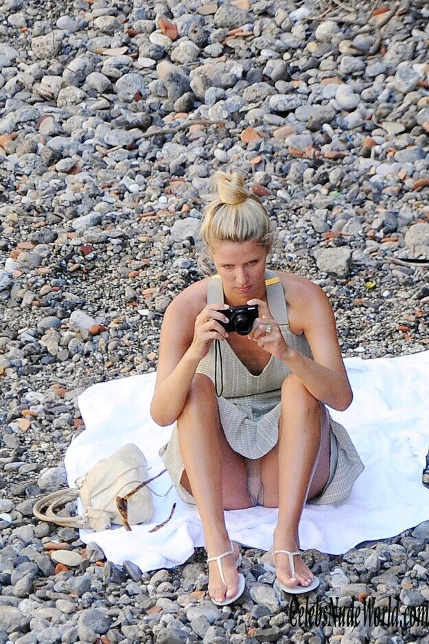 Nicky Hilton Upskirt Photos 148938