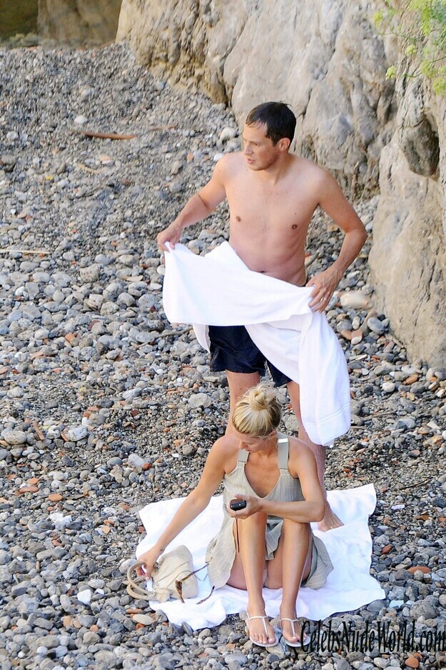 Nicky Hilton Upskirt Photos 148940