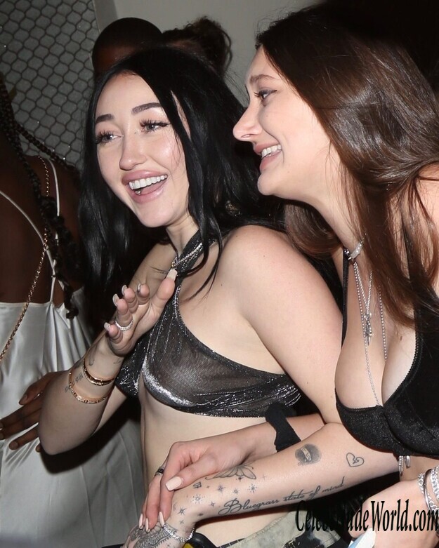 Noah Cyrus Braless 149139