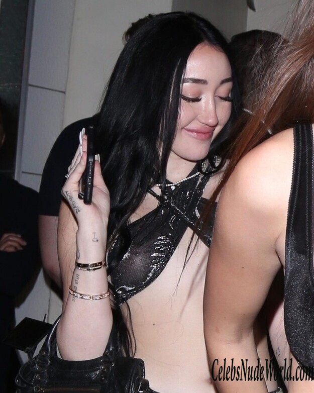 Noah Cyrus Braless 149140
