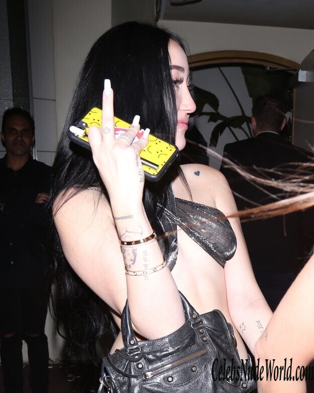 Noah Cyrus Braless 149142