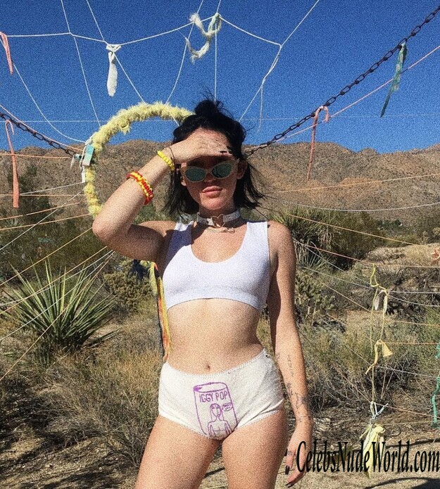 Noah Cyrus Sexy 149244