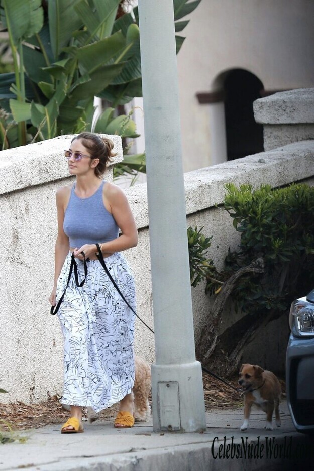 Minka Kelly Braless 149732