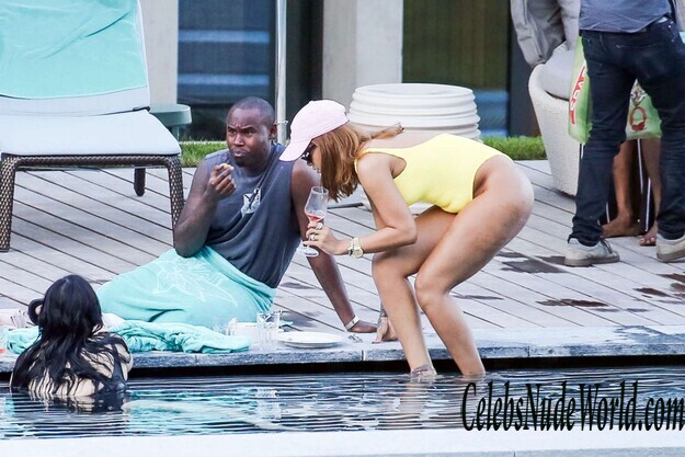 Sexy Photos of Rihanna 150395