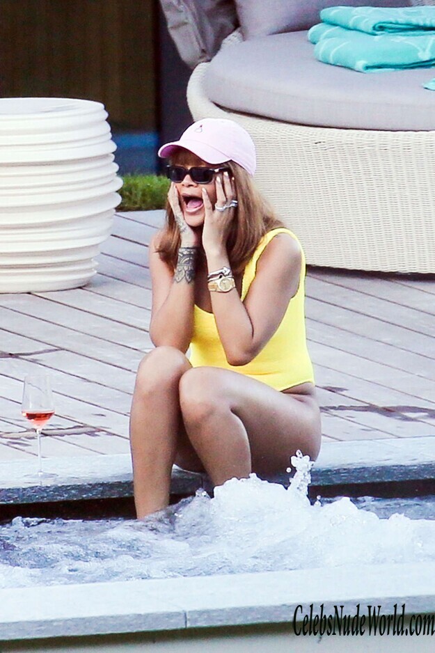 Sexy Photos of Rihanna 150400