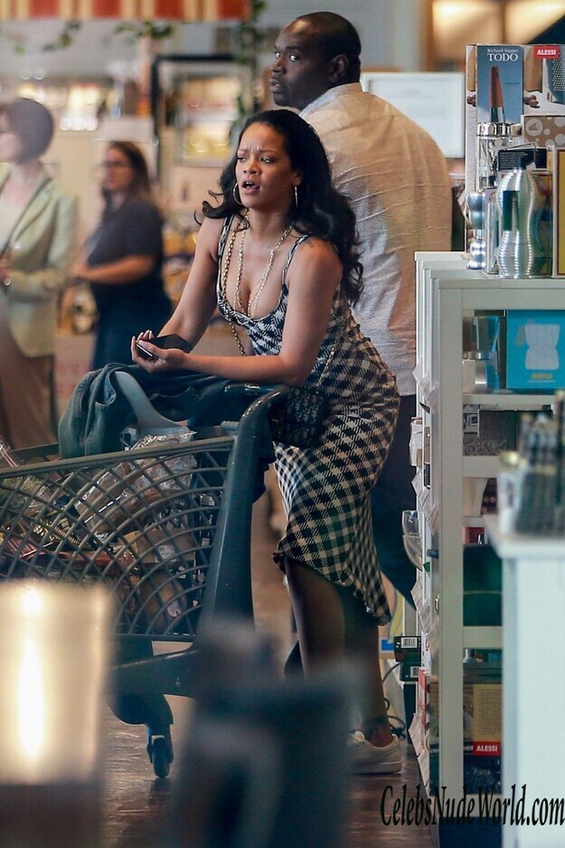 Rihanna Erotic 150410