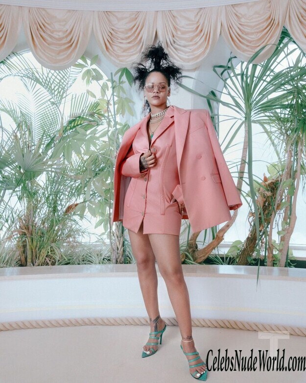 Rihanna Erotic 150417