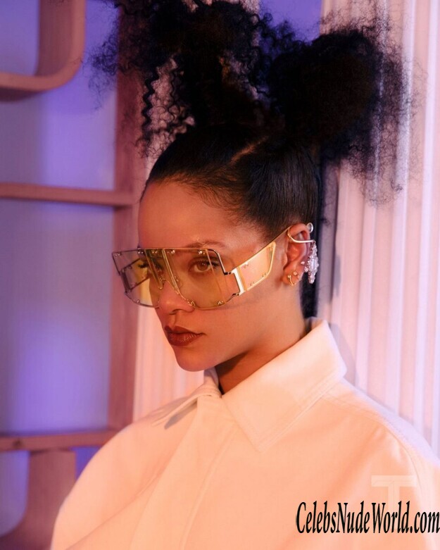 Rihanna Erotic 150423