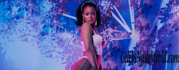 Rihanna Erotic 150427