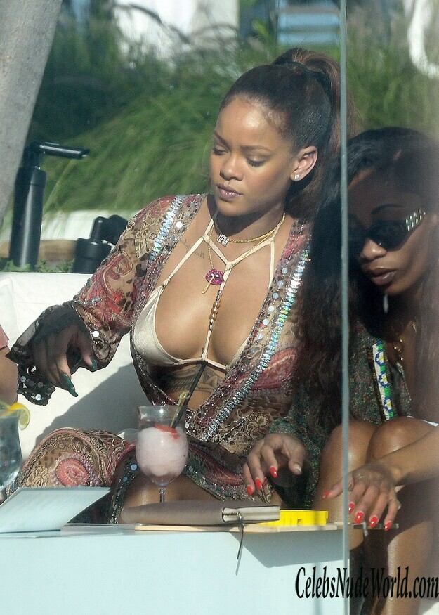 Rihanna Sexy Photos 150862