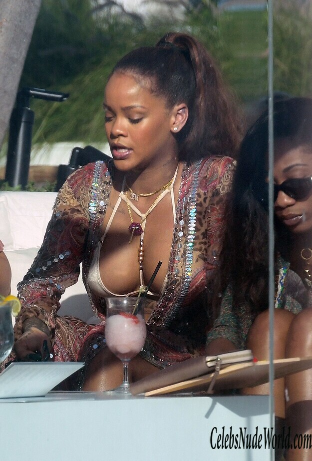 Rihanna Sexy Photos 150864