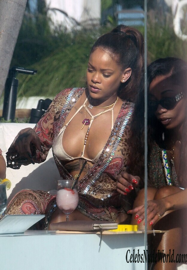 Rihanna Sexy Photos 150872