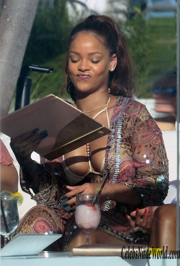 Rihanna Sexy Photos 150882