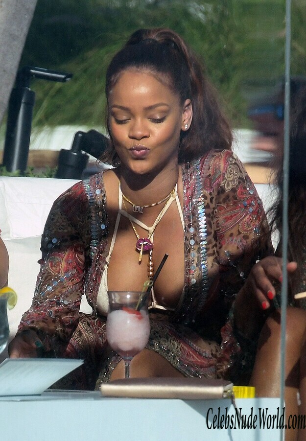 Rihanna sexy nude