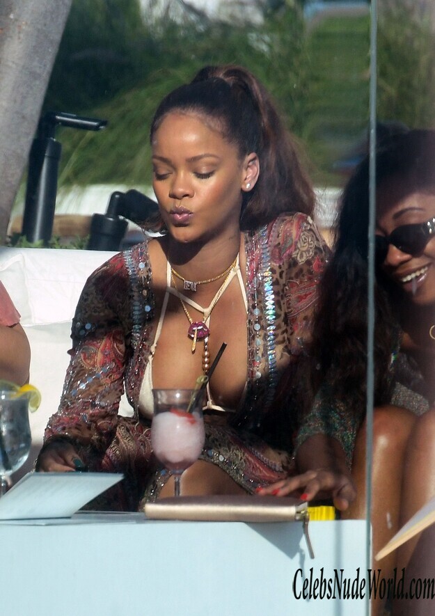 Rihanna Sexy Photos 150890
