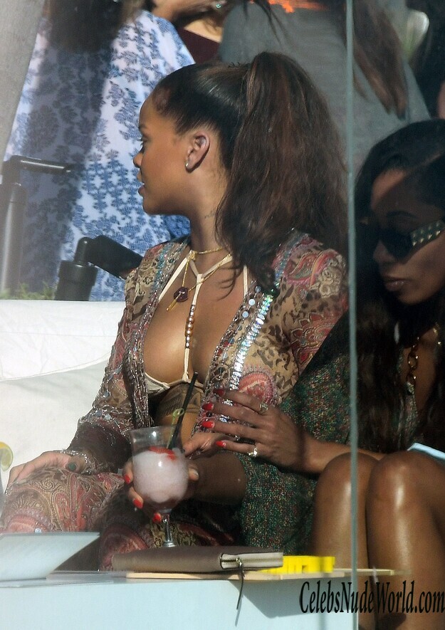 Rihanna Sexy Photos 150892