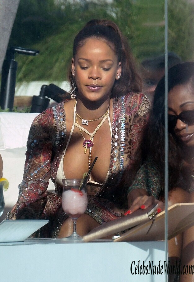 Rihanna Sexy Photos 150893