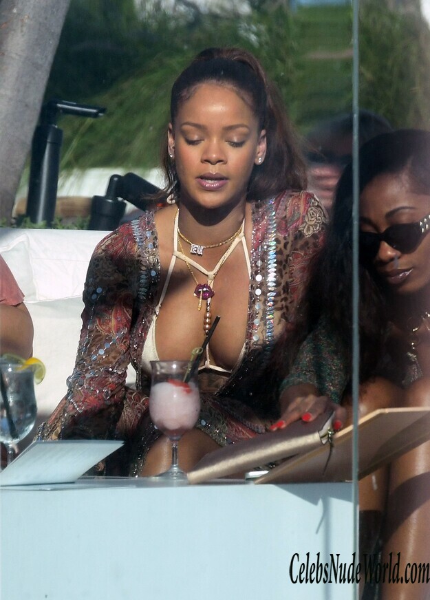 Rihanna Sexy Photos 150894