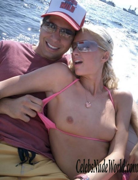 Nude pics of Paris Hilton 150909