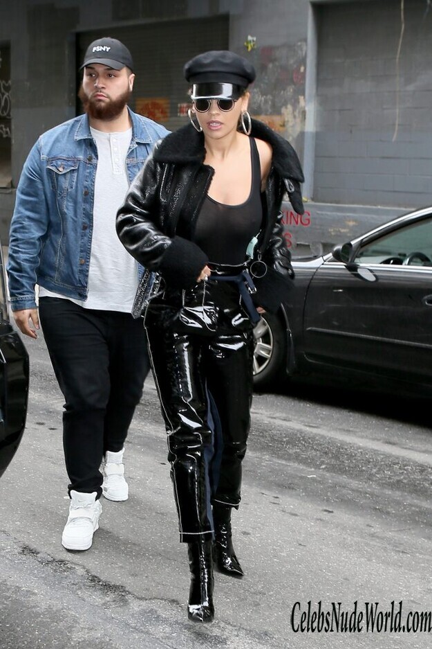 Rita Ora And Her Gorgeous Left Nipple 150948