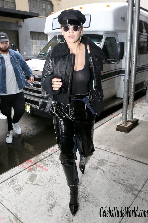 Rita Ora And Her Gorgeous Left Nipple 150954