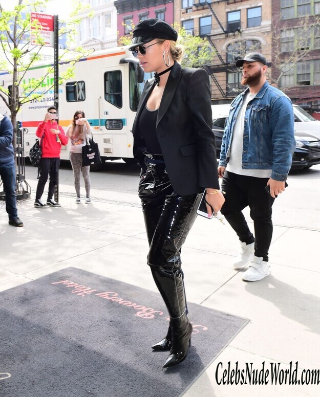 Rita Ora And Her Gorgeous Left Nipple 150999