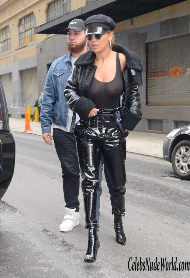 Rita Ora And Her Gorgeous Left Nipple 151013