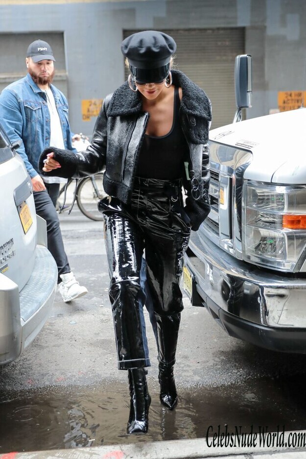 Rita Ora And Her Gorgeous Left Nipple 151044