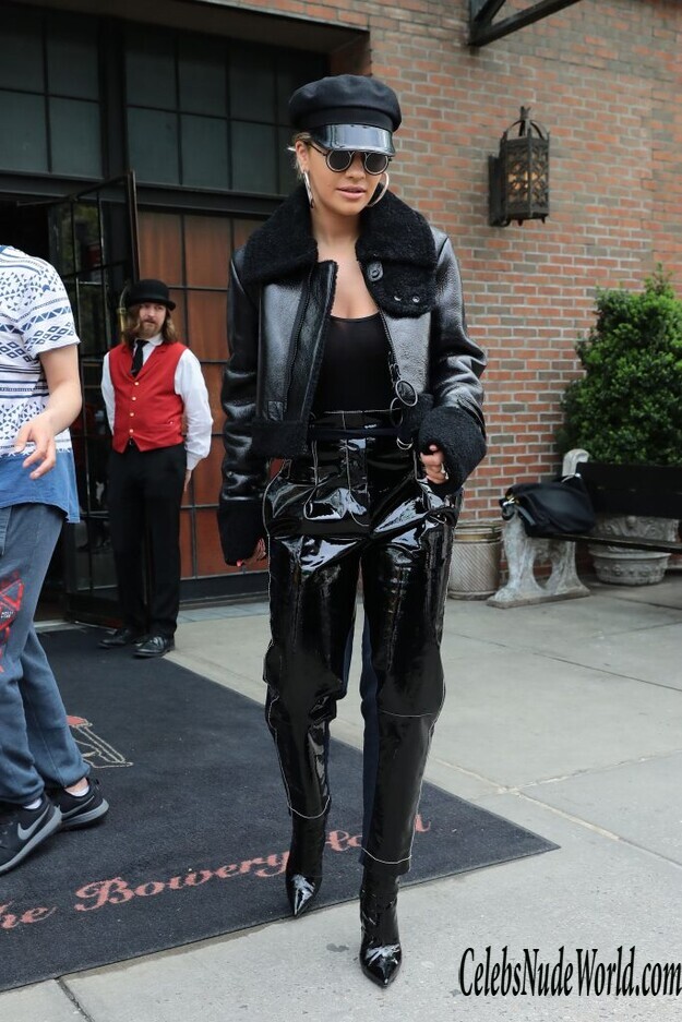 Rita Ora And Her Gorgeous Left Nipple 151056