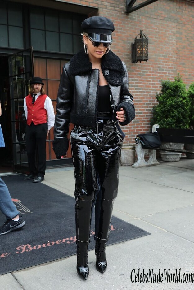 Rita Ora And Her Gorgeous Left Nipple 151058