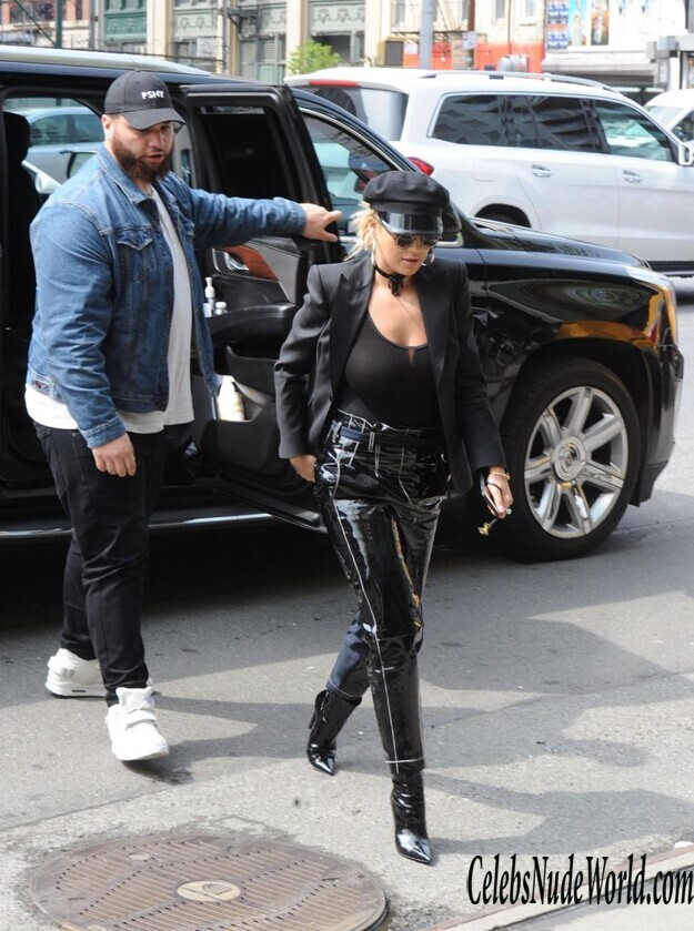 Rita Ora And Her Gorgeous Left Nipple 151064