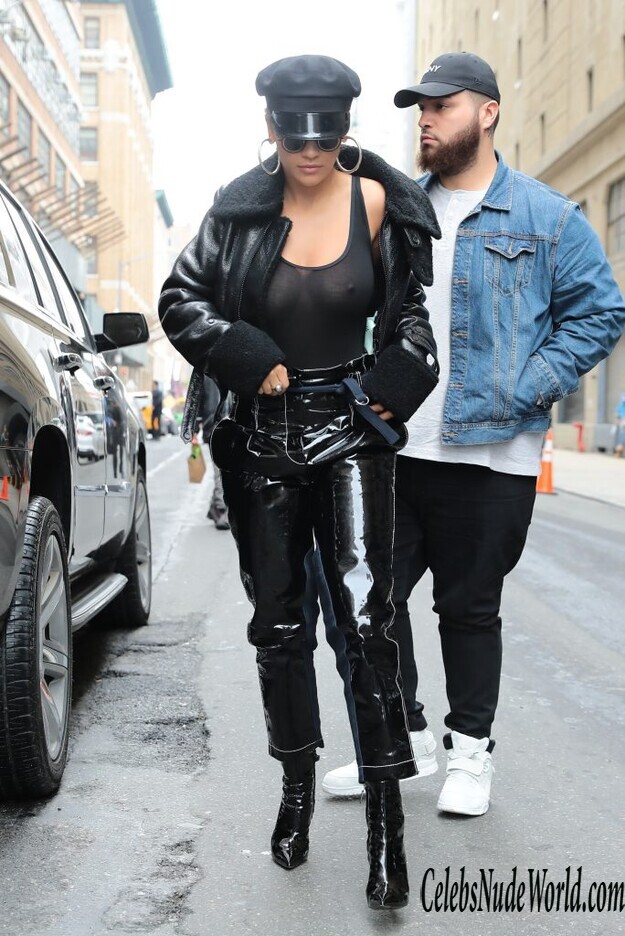 Rita Ora And Her Gorgeous Left Nipple 151076