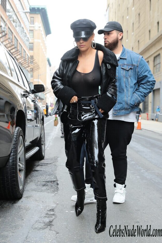 Rita Ora And Her Gorgeous Left Nipple 151078