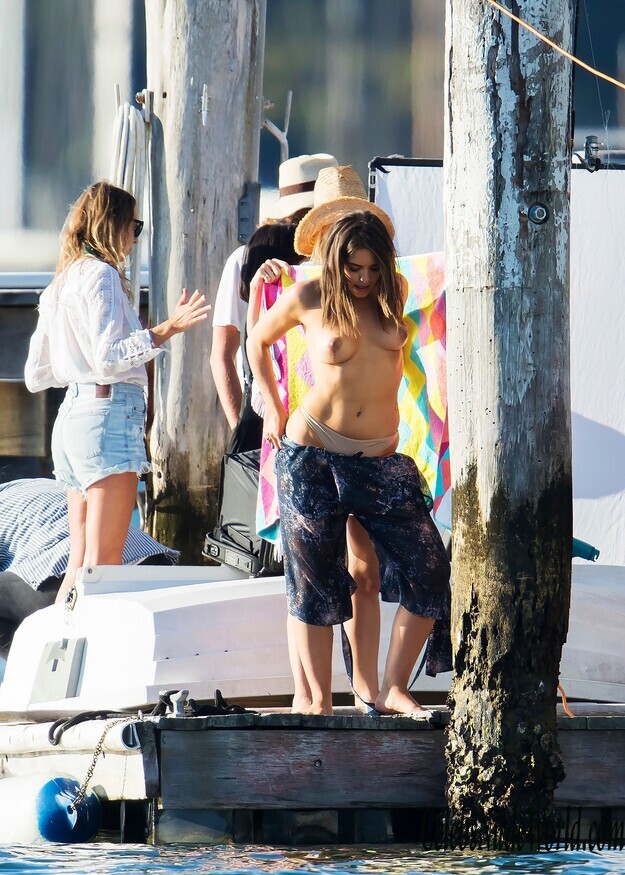 Topless Photos of Olympia Valance 151393