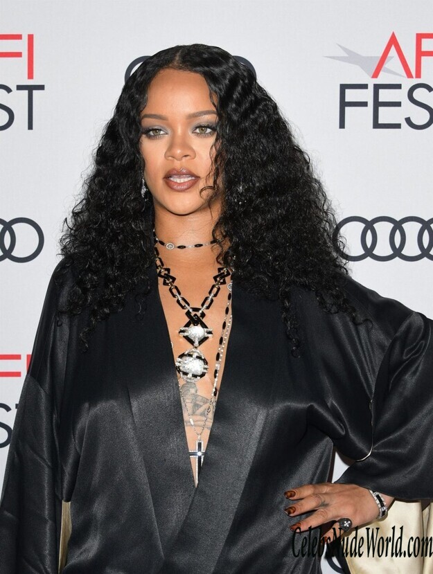 Rihanna Hot 151424