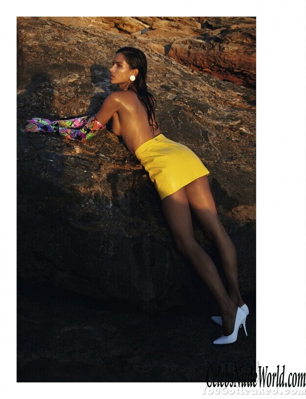 Topless photoset of Raica Oliveira 151511