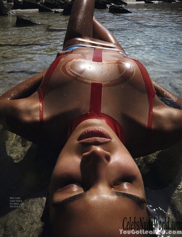 Topless photoset of Raica Oliveira 151512