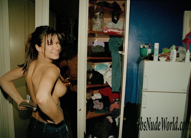 Rhona Mitra Topless 151939