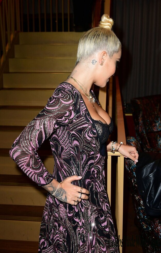 Rita Ora Cleavage 152096